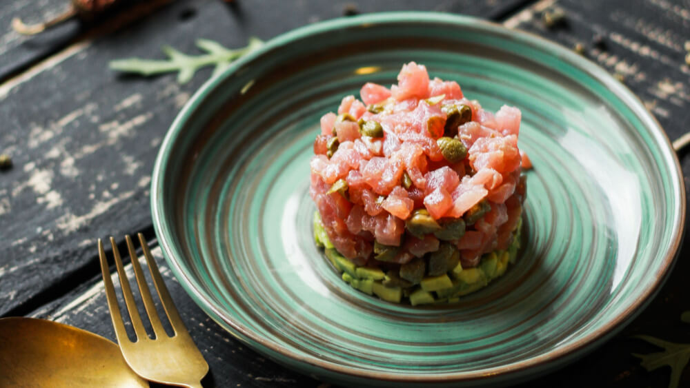 Ceviche z łososia z kaszą quinoá i chili merquén 